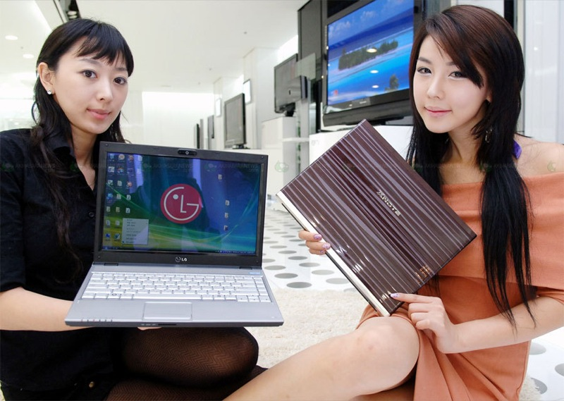 Illustration for article titled LG XNOTE P300 13.3-inch Laptop Comes with LED-Backlit Screen, Usual Product Ninjas